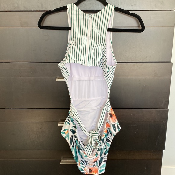 Cupshe bathing suit. - Picture 4 of 5